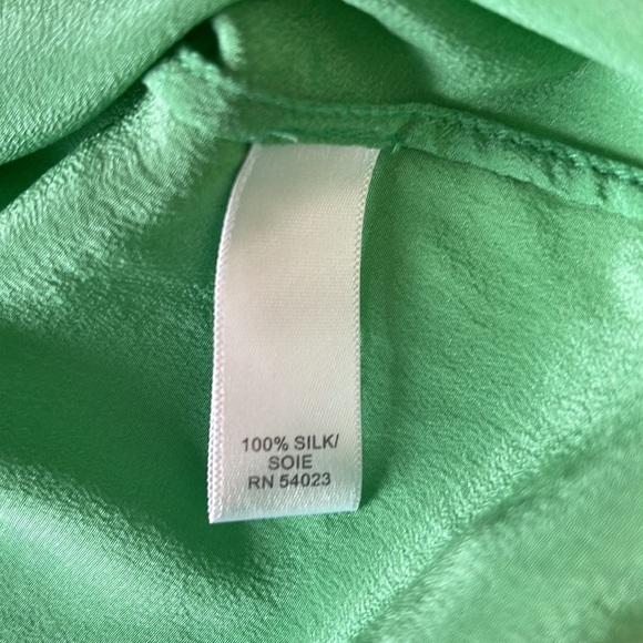 2/$20 Banana republic silk sleeveless blouse XS - Picture 6 of 6